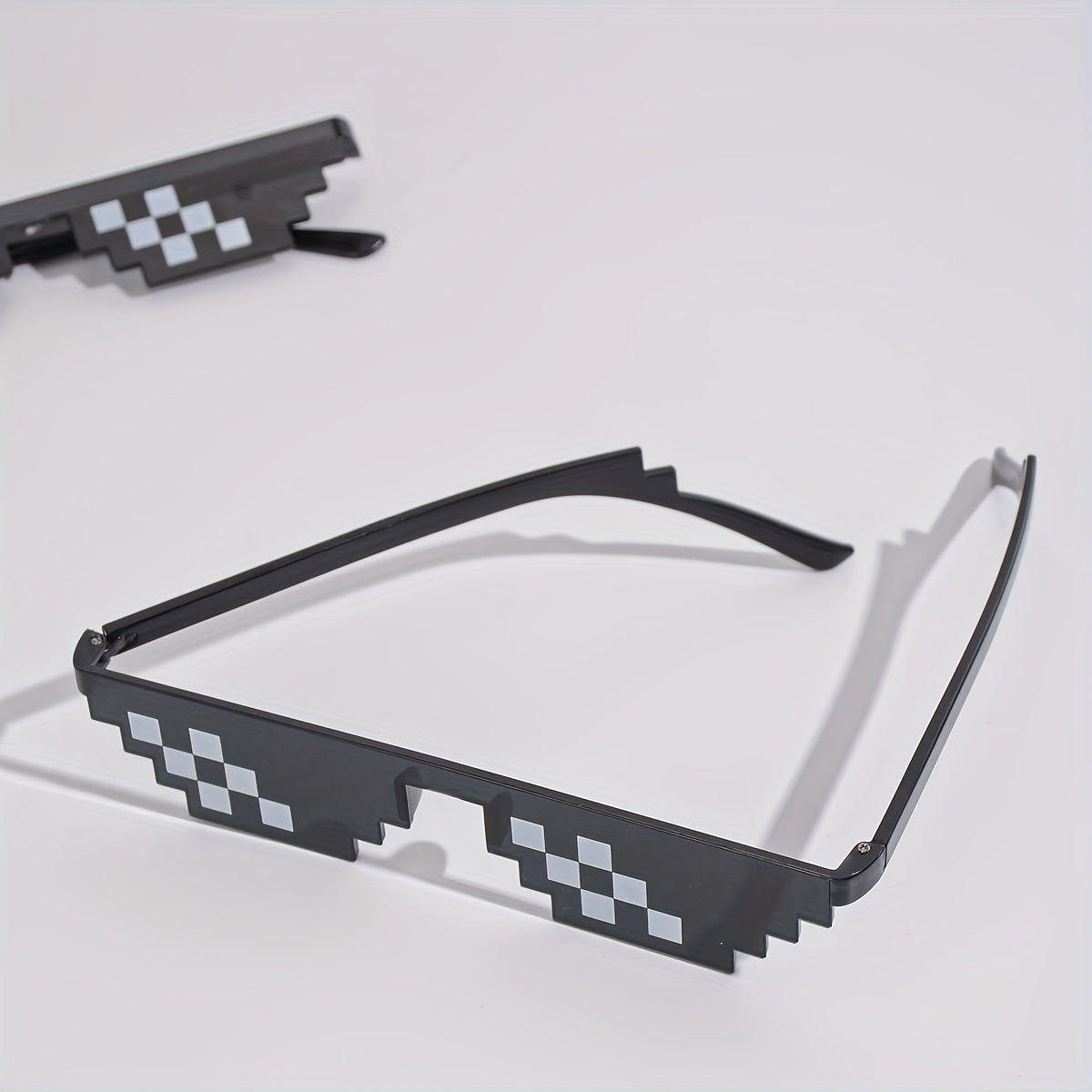 1pc Pink Pixel Mosaic Party Glasses - Fun Anime-Inspired Photo Prop, Durable Plastic, Ideal for Graduations, Celebrations & General Parties, Festive Accessories|Anime Style Glasses|Durable Plastic Frames