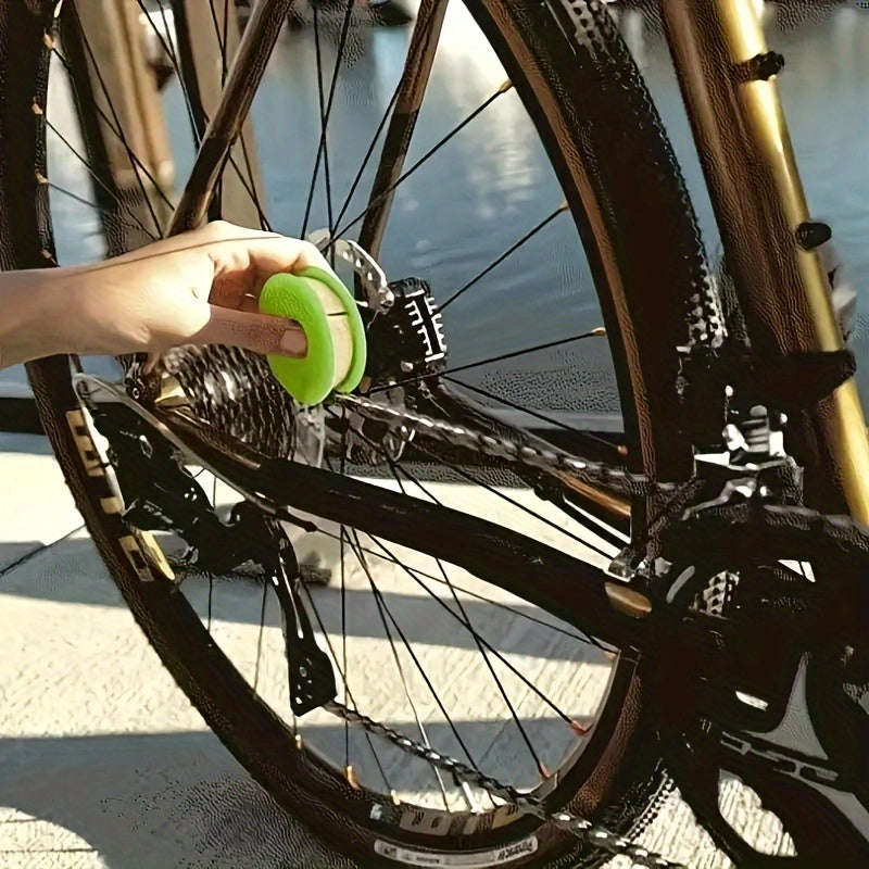 1pc Portable Bike Chain Oiler Tool - Effortless Maintenance with Anti-Rust Lubricant, Green PP Material, Ideal for All-Weather Use, Bike Maintenance Essentials | Green Plastic Oiler | Durable Plastic Oiler