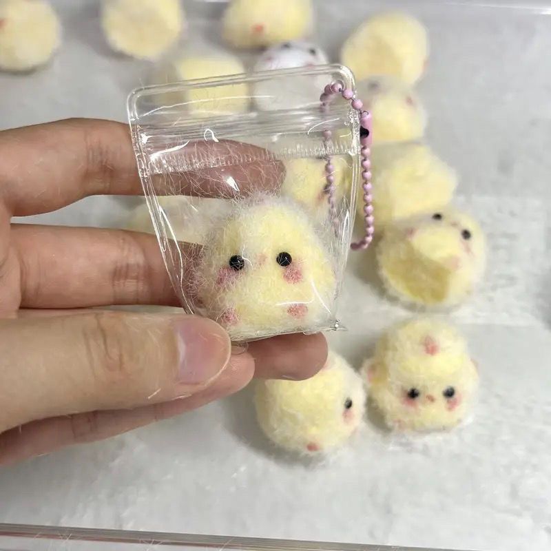 1pc Plastic Cute Chick with Decorative Pendant - Jewelry Pendant for Young People, Suitable for Hanging on Purses, School Bags And Key Chains