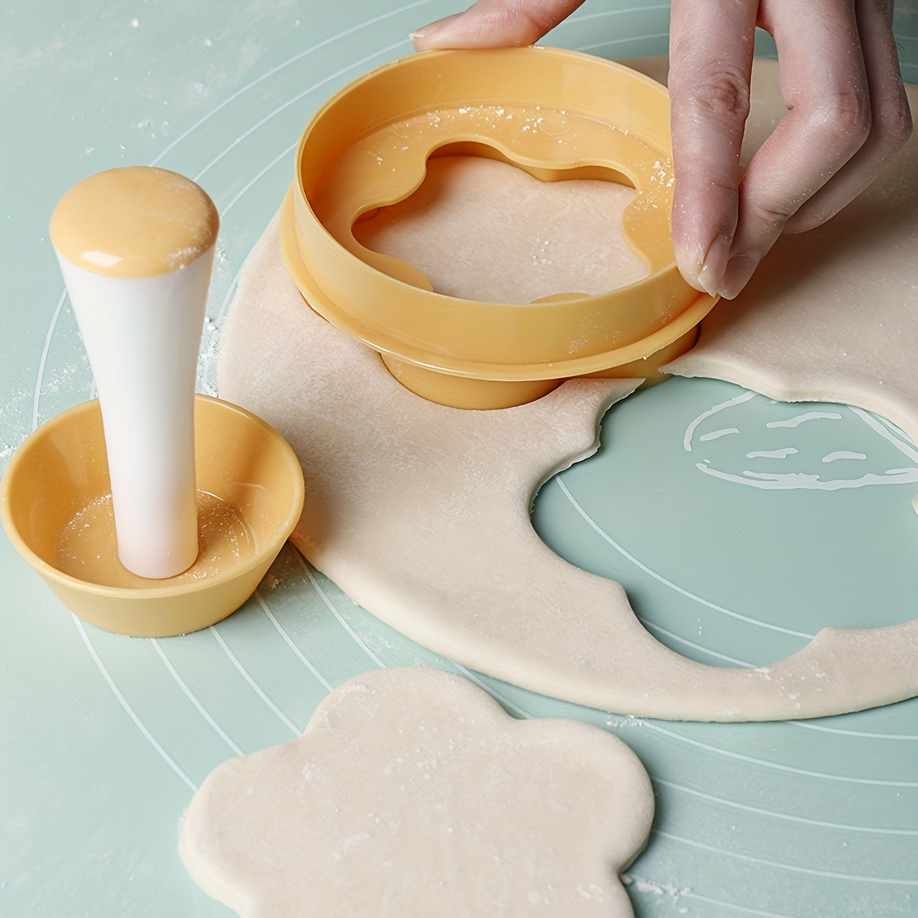 2pcs, Flower Pastry Cutter Set with Tamper - Tart, Cookies, and Biscuit Cutters - Kitchen Gadgets and Accessories