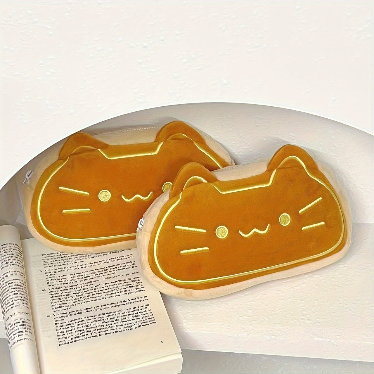 Caramel Cat Pencil Case, Large Capacity Plush Pen Bag for Elementary and Middle School Students, Perfect Birthday Gift, School Stationery Storage | Catthemed Case | Details