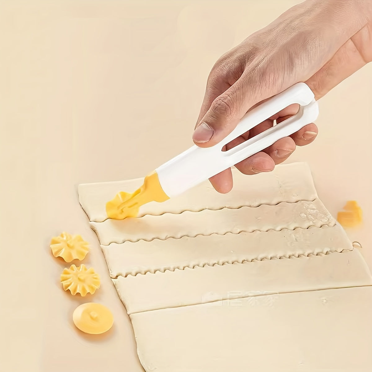 4-in-1 Interchangeable Plastic Pizza Cutter Set with Pastry Stamp Accessories, 1pc Multipurpose Kitchen Gadget for Easy Dough Shaping and Pie Crust Cutting