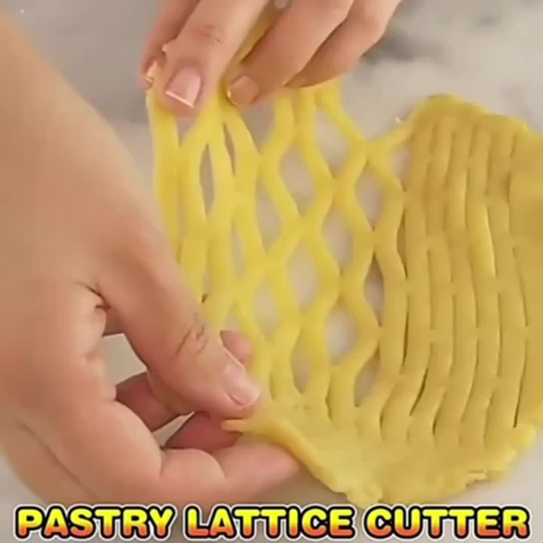 1pc Premium Plastic Dough Roller and Cutter with Biscuit and Pizza Wire Cutter and Rolling Pin, Ideal for Homemade Cookies and Pizzas, Baking Tools