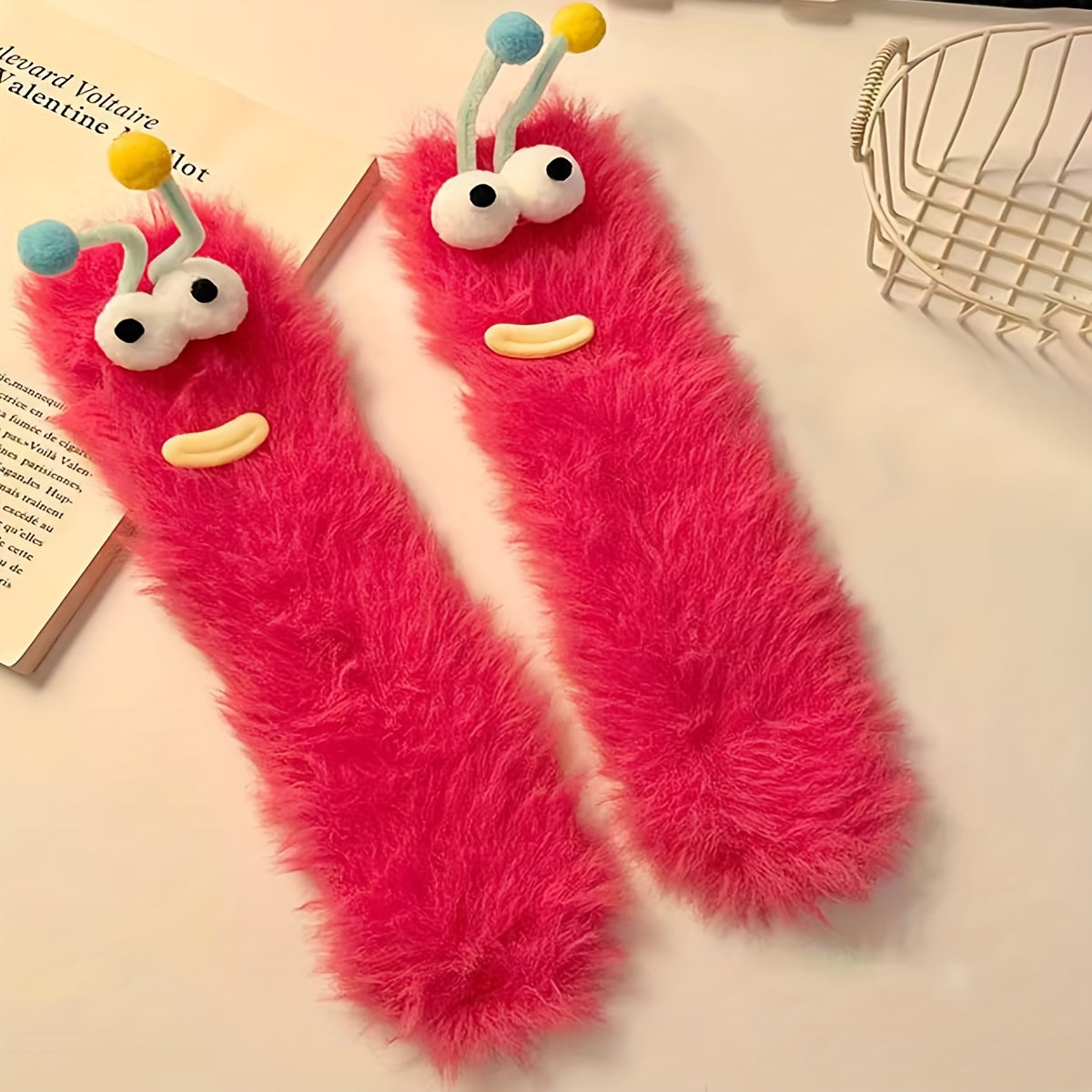 1 Pair Cute Plush Socks - door Footwear, Playful Sock Design, Soft Texture Socks