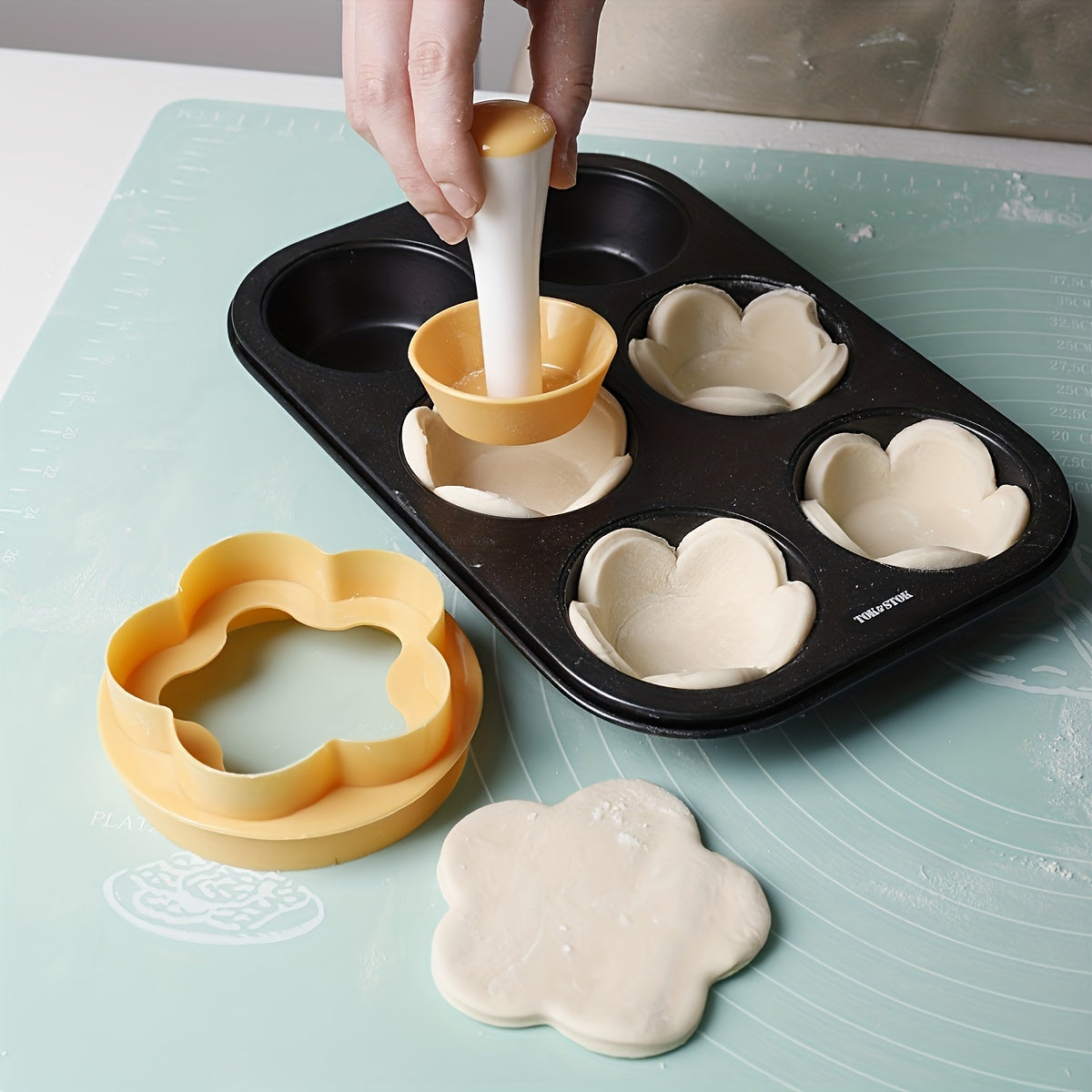 2pcs, Flower Pastry Cutter Set with Tamper - Tart, Cookies, and Biscuit Cutters - Kitchen Gadgets and Accessories