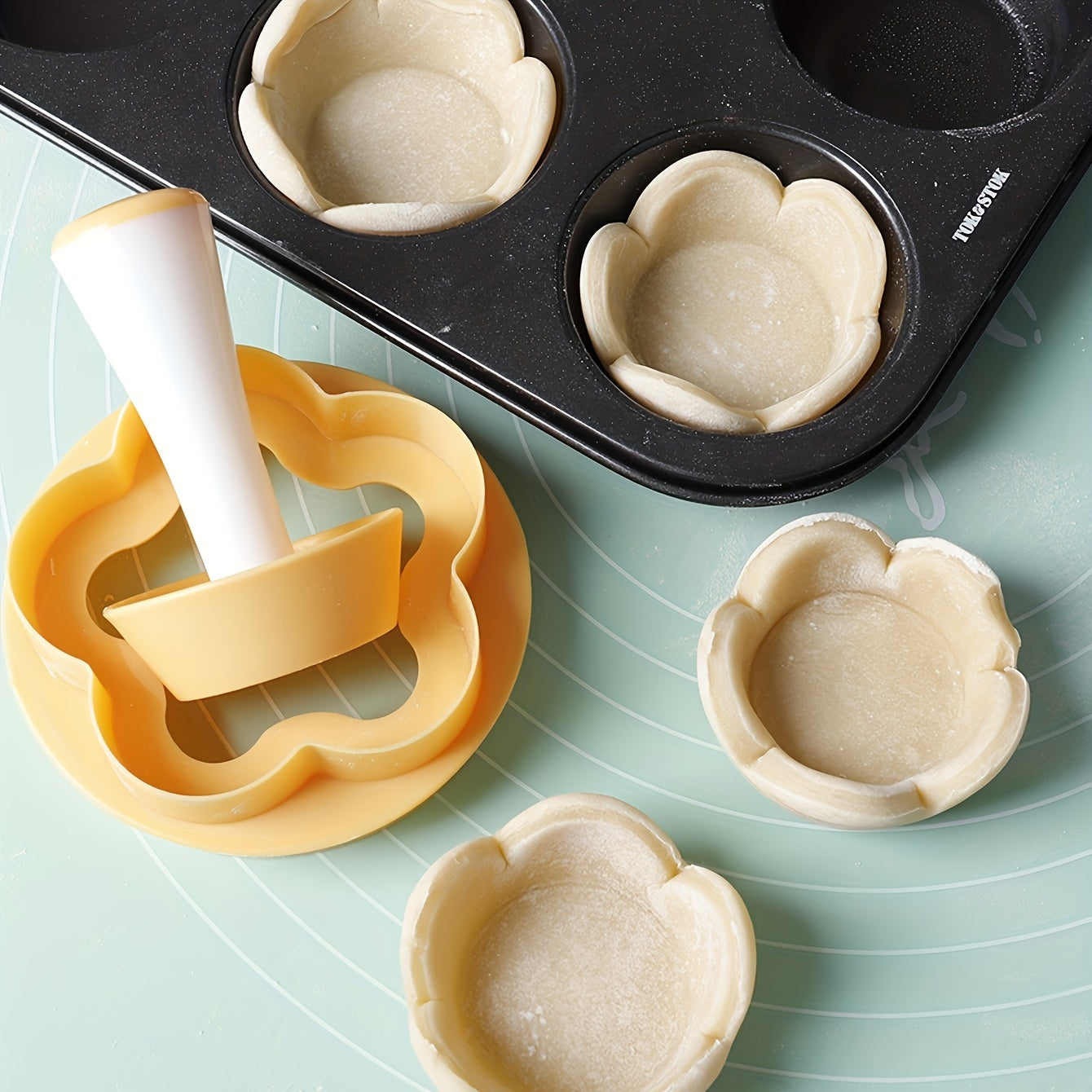 2pcs, Flower Pastry Cutter Set with Tamper - Tart, Cookies, and Biscuit Cutters - Kitchen Gadgets and Accessories