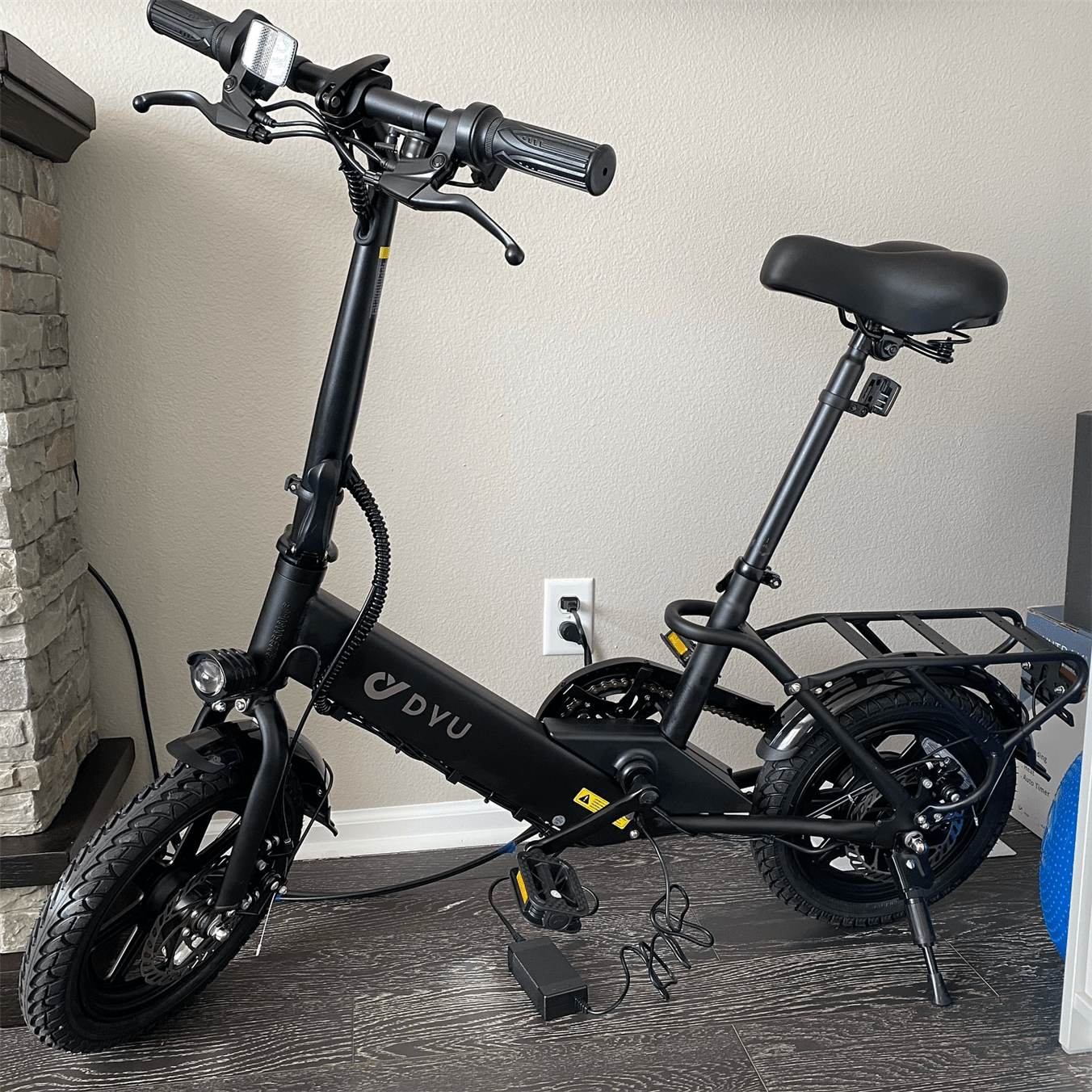 2025 NEW DYU Foldable Electric Bike, 14-Inch City E-Bike with Rear Rack, 36V 7.5Ah Battery, 250W Motor, 3 Riding Modes, Pedal Assist, Dual Disc Brakes, Night Lights, and Shock Absorber, Compact Design for Unisex Adults