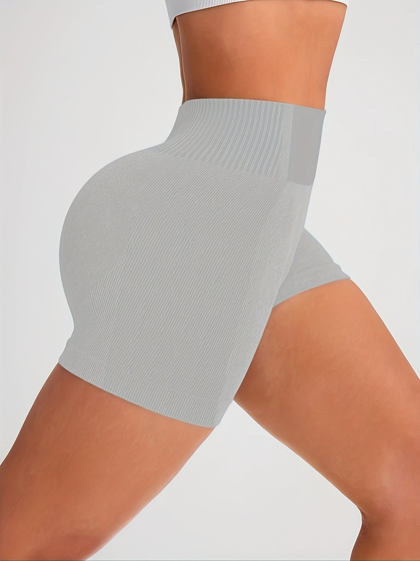 New Seamless High-Waisted Peach Butt Yoga Shorts for Women, Perfect for Fitness, Running, And Sports, with a Three-Quarter Length.