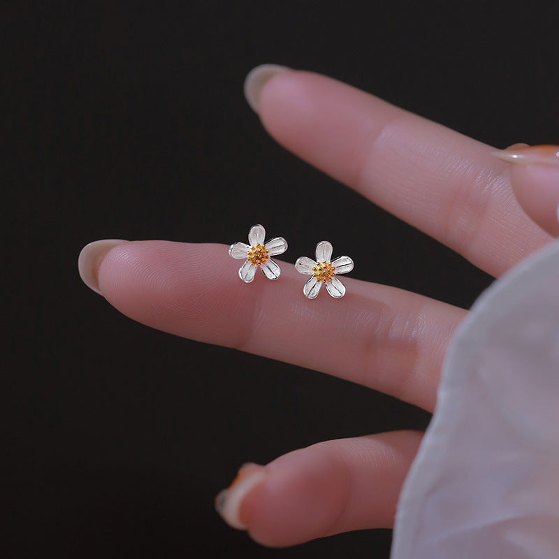 2024 new flowers ear ladies trend simple niche design sense small daisy earrings earrings fashion hundred with daily