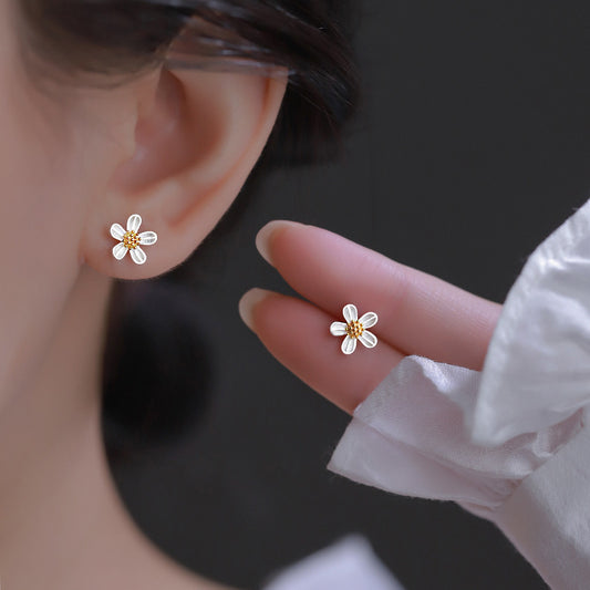 2024 new flowers ear ladies trend simple niche design sense small daisy earrings earrings fashion hundred with daily