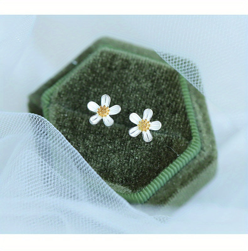 2024 new flowers ear ladies trend simple niche design sense small daisy earrings earrings fashion hundred with daily