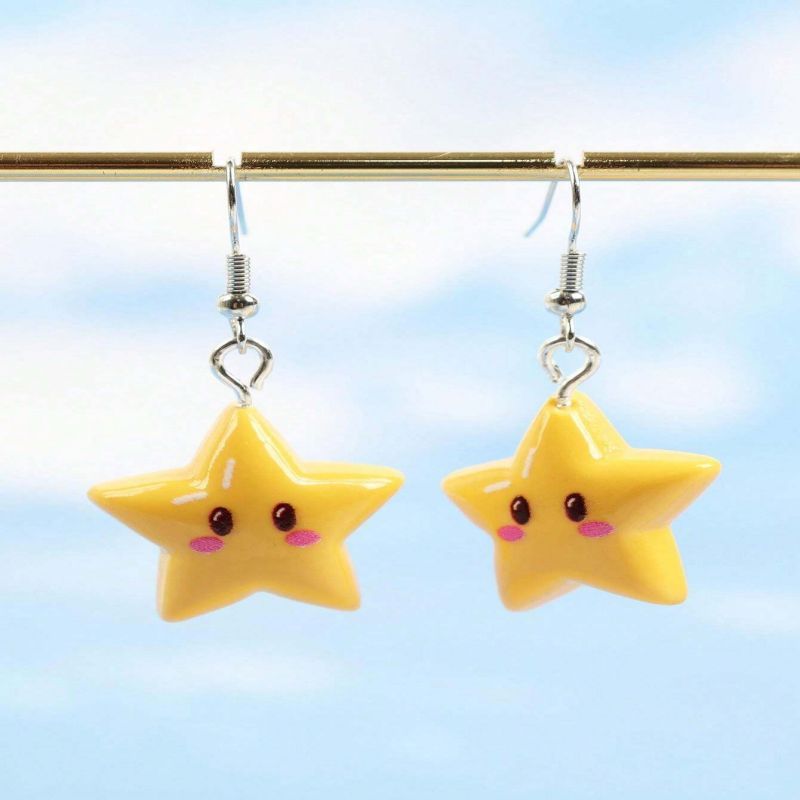 [Cute Star Pendant Daily Wear] 1 pair of cute and fun star pendant earrings, neutral style, a gift for friends, party accessories, suitable for daily use, play, and party wear