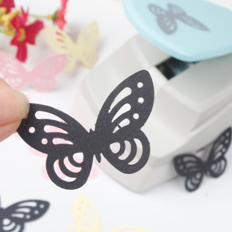 [1pc Butterfly Punch Cutter] 1pc Butterfly Pattern Punch Cutter, Random Color Plastic Crafting Tool for Scrapbooking, Card Making, and DIY Art Prints - No Battery Required