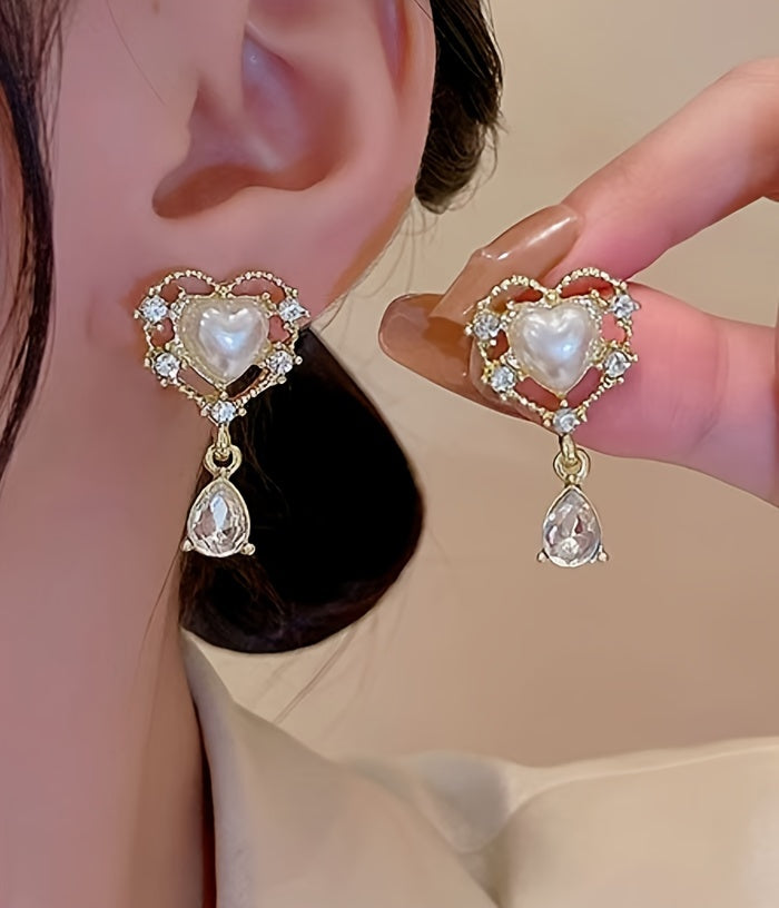 [Luxury Zinc Alloy Dangle Earrings] 1 Pair Vintage Royal Style Hollow Heart Earrings with Synthetic Pearls and Rhinestones, Zinc Alloy Drop Dangle Earrings for Daily and Banquet Occasions, Fashionable Luxury Accessory