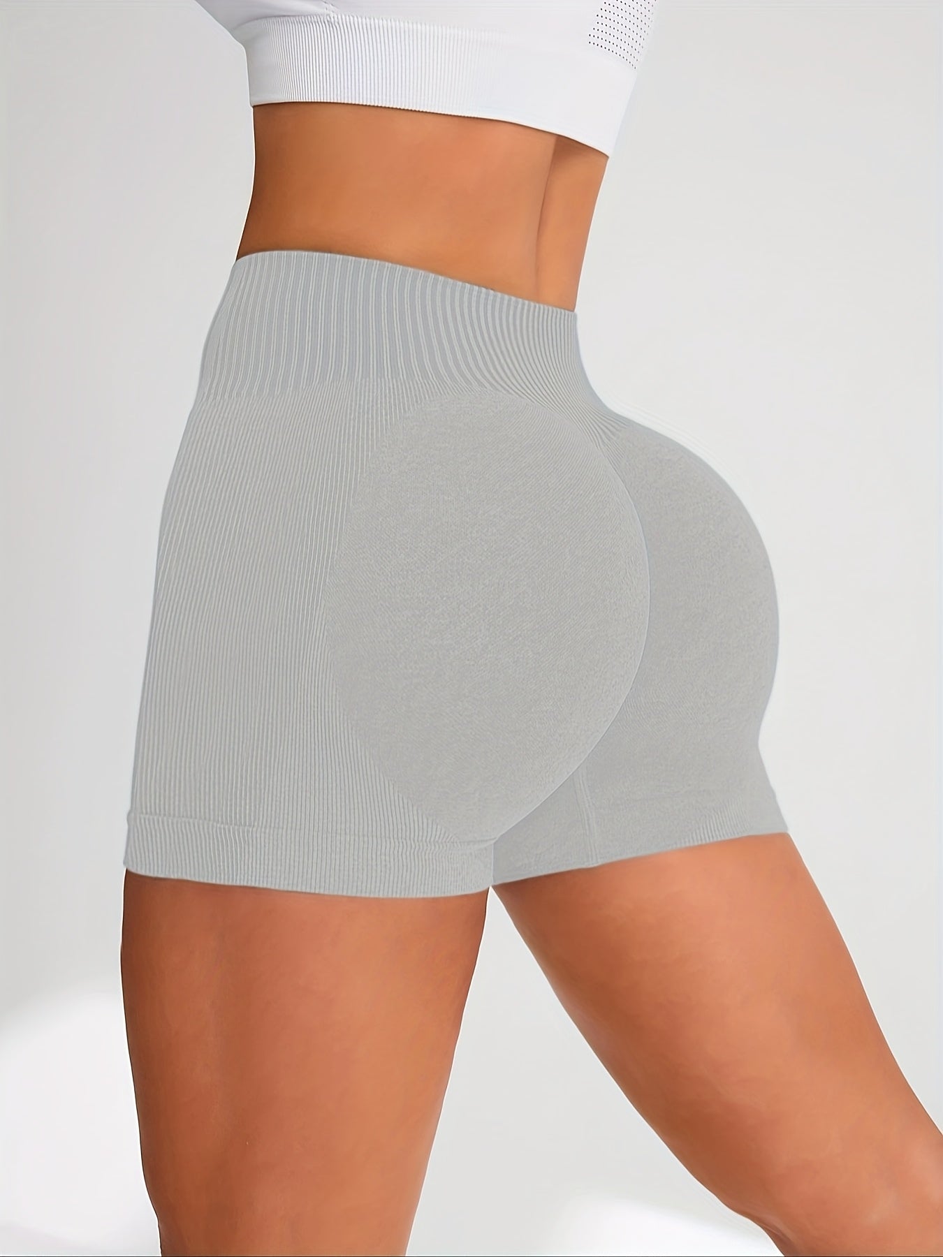 New Seamless High-Waisted Peach Butt Yoga Shorts for Women, Perfect for Fitness, Running, And Sports, with a Three-Quarter Length.