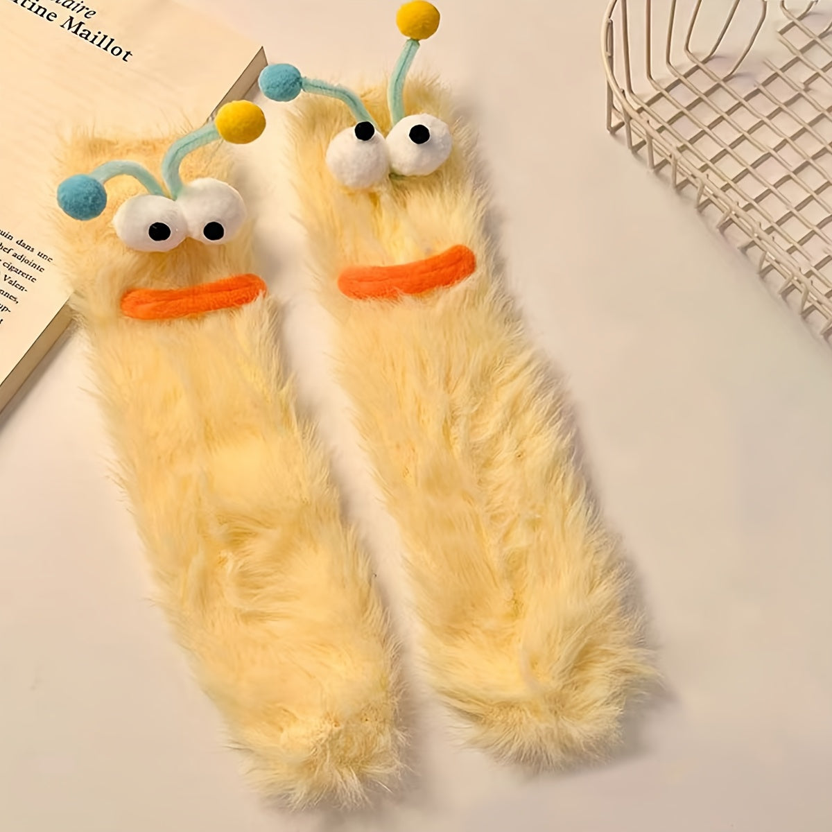 1 Pair Cute Plush Socks - door Footwear, Playful Sock Design, Soft Texture Socks