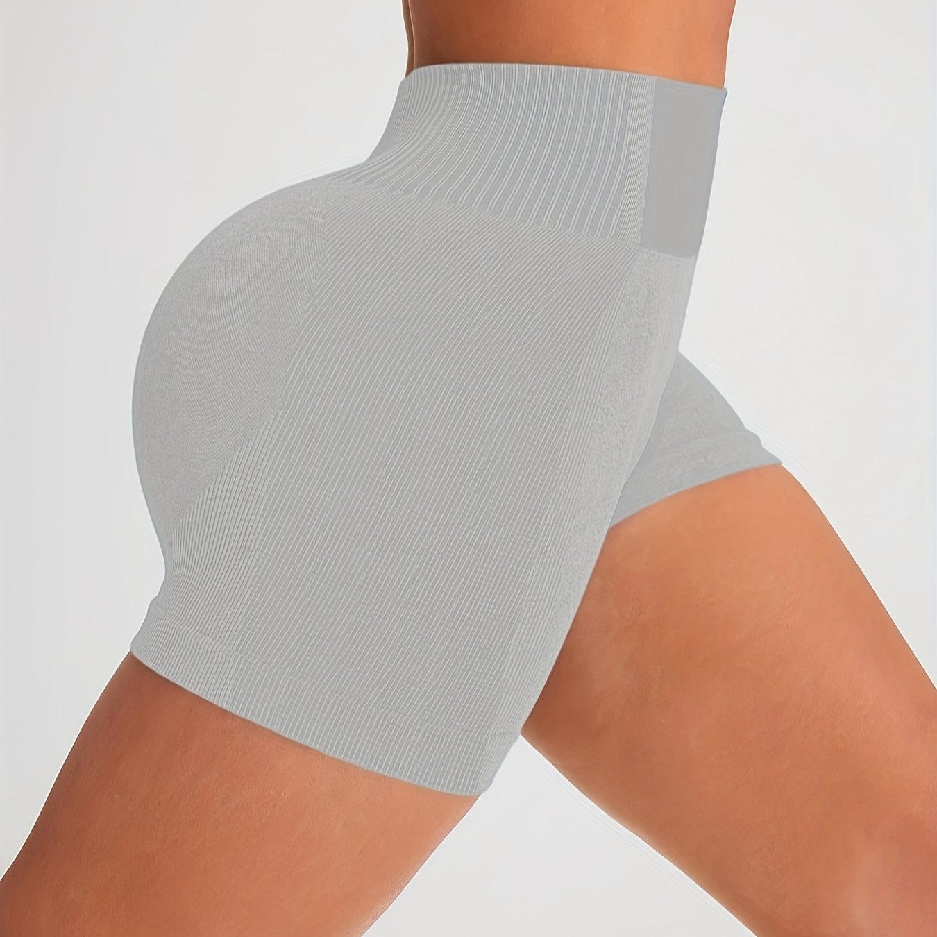 New Seamless High-Waisted Peach Butt Yoga Shorts for Women, Perfect for Fitness, Running, And Sports, with a Three-Quarter Length.