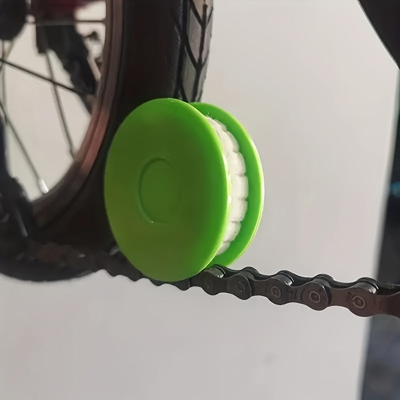 1pc Portable Bike Chain Oiler Tool - Effortless Maintenance with Anti-Rust Lubricant, Green PP Material, Ideal for All-Weather Use, Bike Maintenance Essentials | Green Plastic Oiler | Durable Plastic Oiler