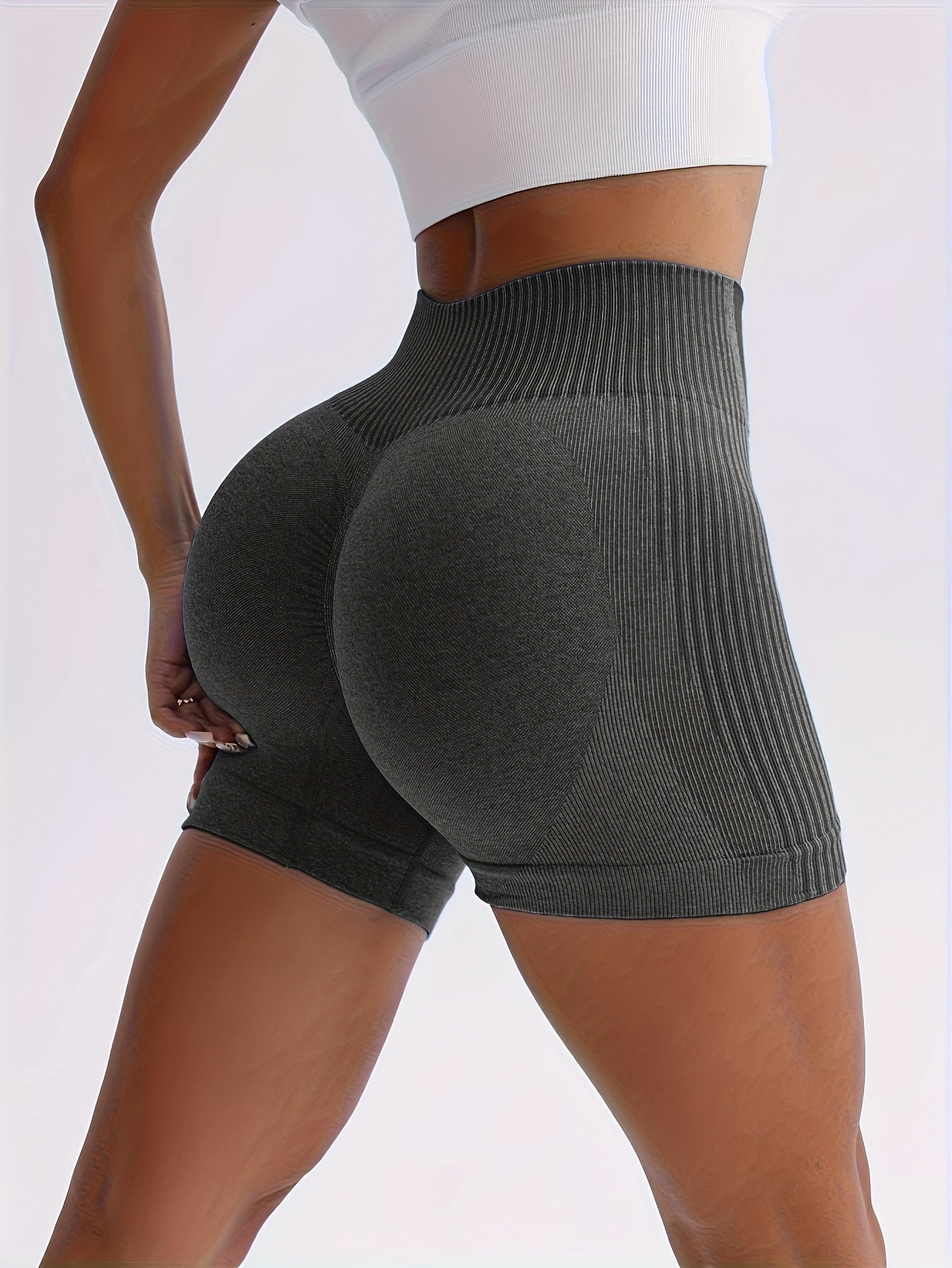 New Seamless High-Waisted Peach Butt Yoga Shorts for Women, Perfect for Fitness, Running, And Sports, with a Three-Quarter Length.