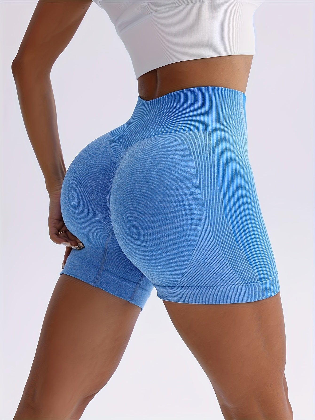 New Seamless High-Waisted Peach Butt Yoga Shorts for Women, Perfect for Fitness, Running, And Sports, with a Three-Quarter Length.