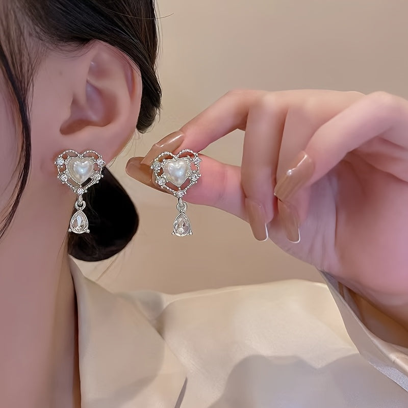 [Luxury Zinc Alloy Dangle Earrings] 1 Pair Vintage Royal Style Hollow Heart Earrings with Synthetic Pearls and Rhinestones, Zinc Alloy Drop Dangle Earrings for Daily and Banquet Occasions, Fashionable Luxury Accessory