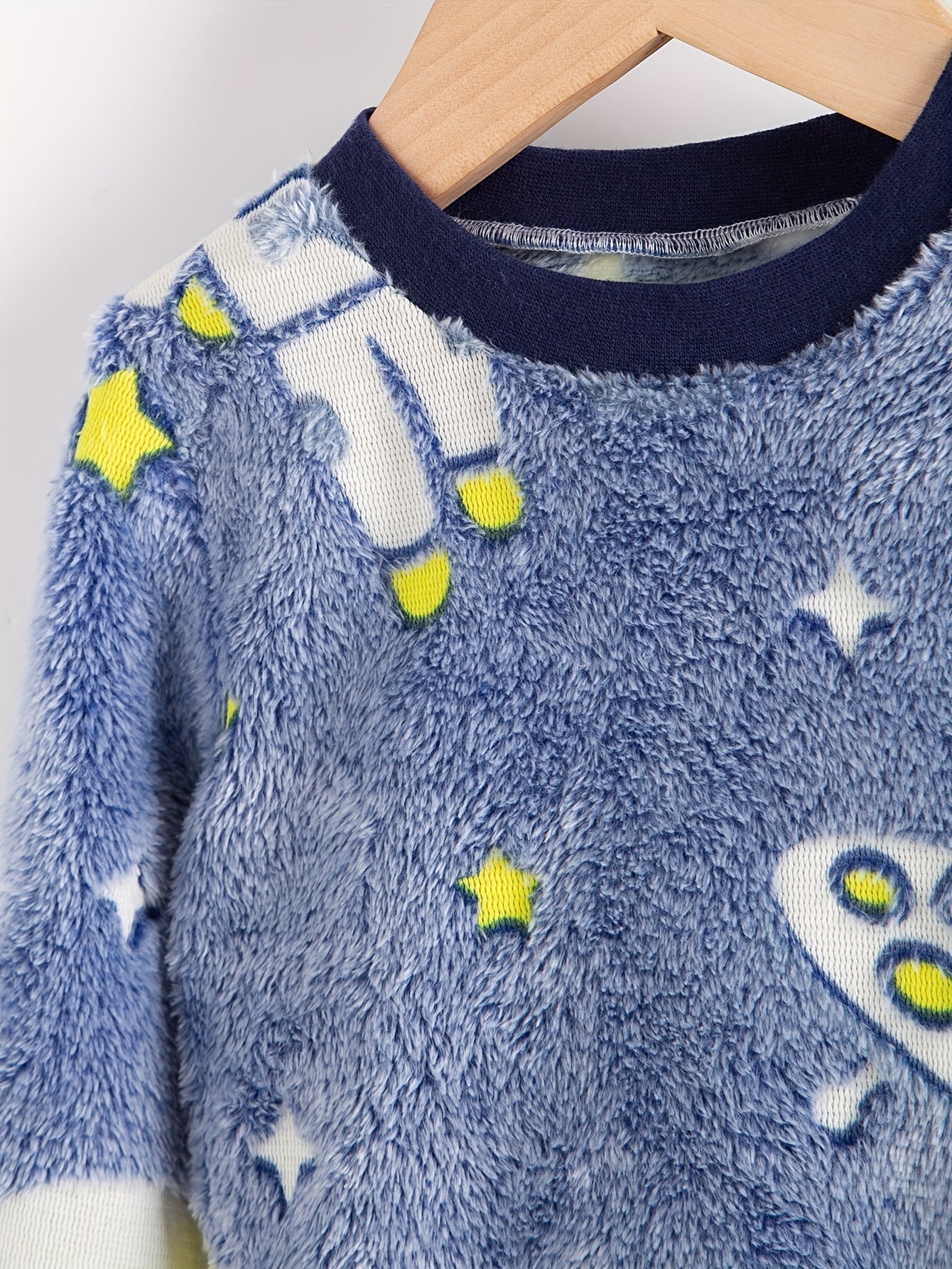 4pcs Boys' Plush Suit 2-Set 4pcs Soft and Comfortable Autumn/Winter Boys' Round Neck Long Sleeve .