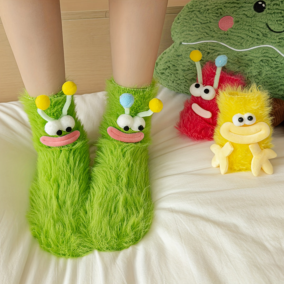 1 Pair Cute Plush Socks - door Footwear, Playful Sock Design, Soft Texture Socks