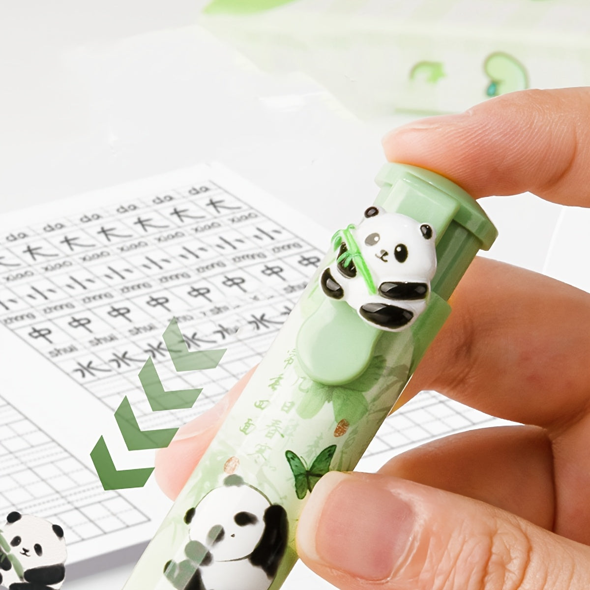 [1pc Cartoon Pattern Eraser] Creative Cartoon Pattern Push-Type Erasers, Clean & Mark-Free, Low-Shedding, with Sponge Sleeve for Comfortable Grip, Made of Other Rubber Materials