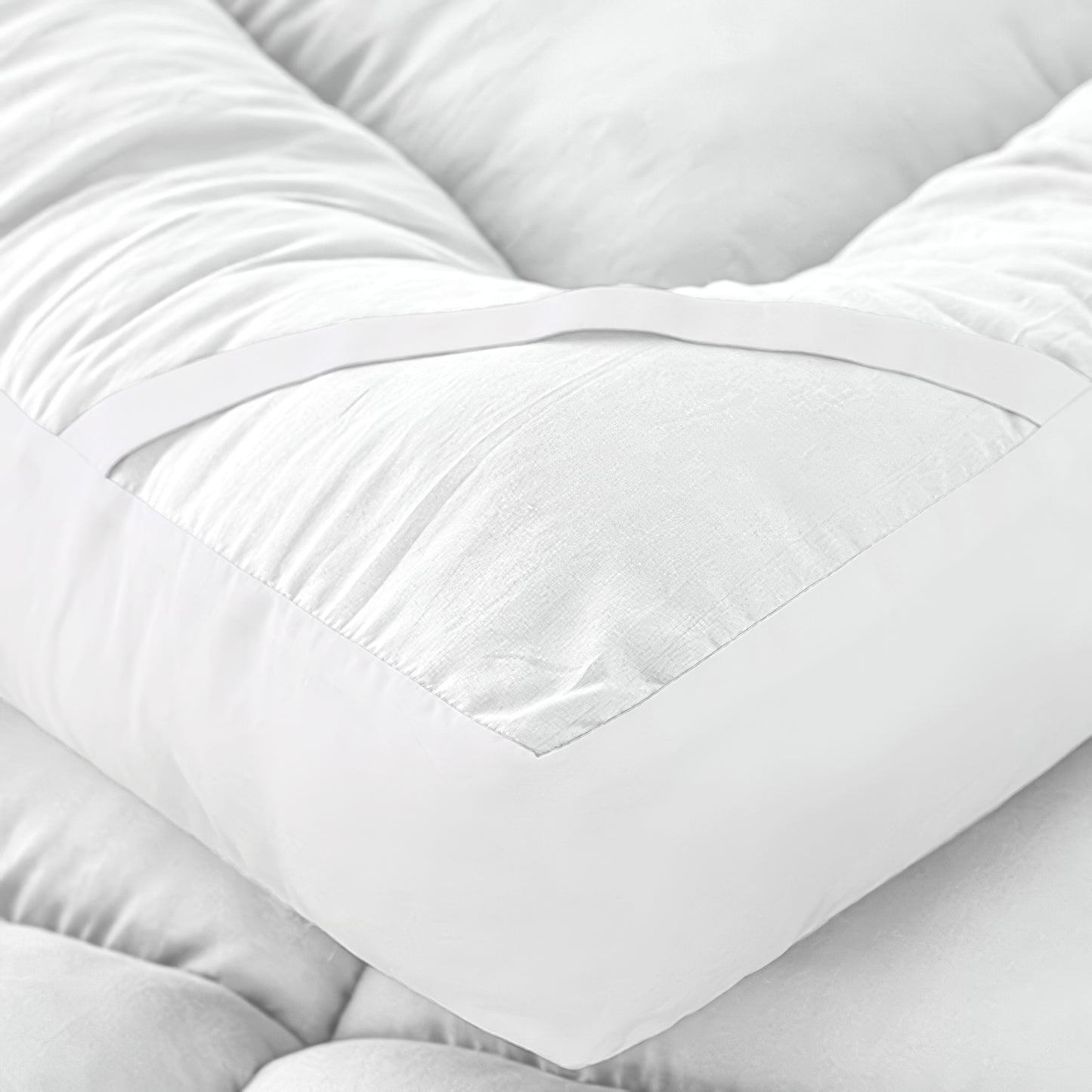 Hotel Quality Mattress Topper 10cm / 4 inch Thick Filling with Elasticated Straps in Single, Small Double (4Ft), Double, King, Super King Size