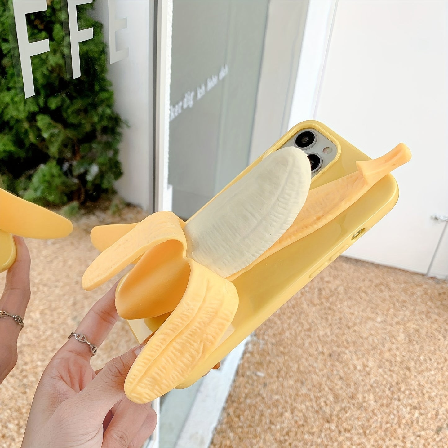 Durable Banana-Shaped Phone Case - Fun & Impact-Resistant Design - Perfect Fit for iPhone Models - A Trendy Protective Accessory