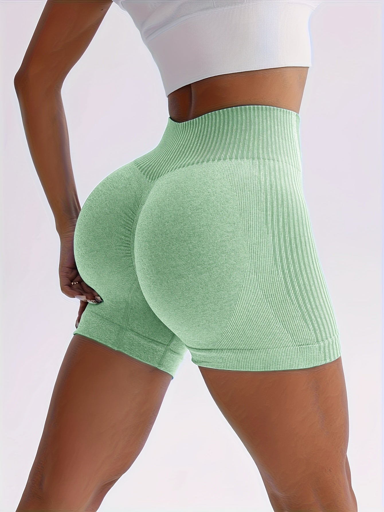 New Seamless High-Waisted Peach Butt Yoga Shorts for Women, Perfect for Fitness, Running, And Sports, with a Three-Quarter Length.