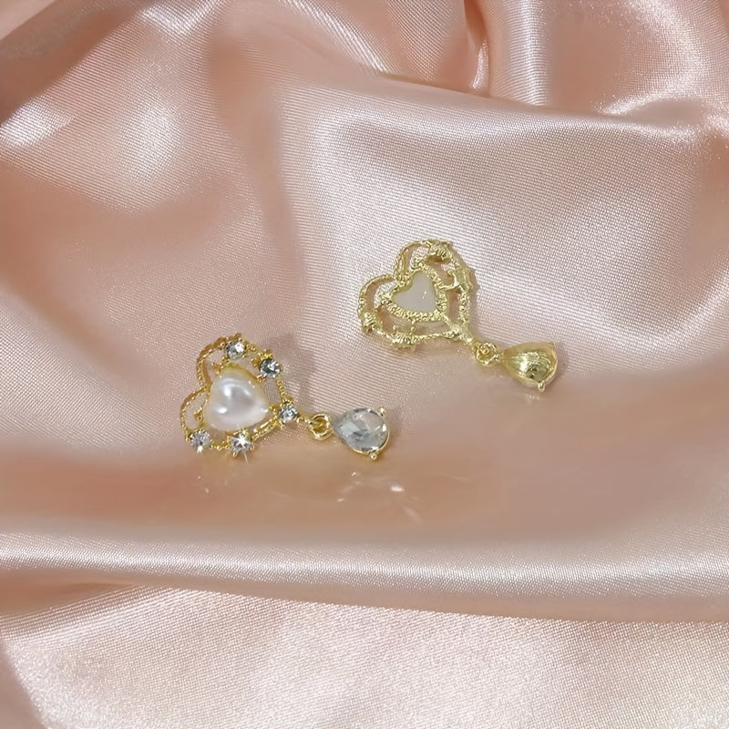 [Luxury Zinc Alloy Dangle Earrings] 1 Pair Vintage Royal Style Hollow Heart Earrings with Synthetic Pearls and Rhinestones, Zinc Alloy Drop Dangle Earrings for Daily and Banquet Occasions, Fashionable Luxury Accessory