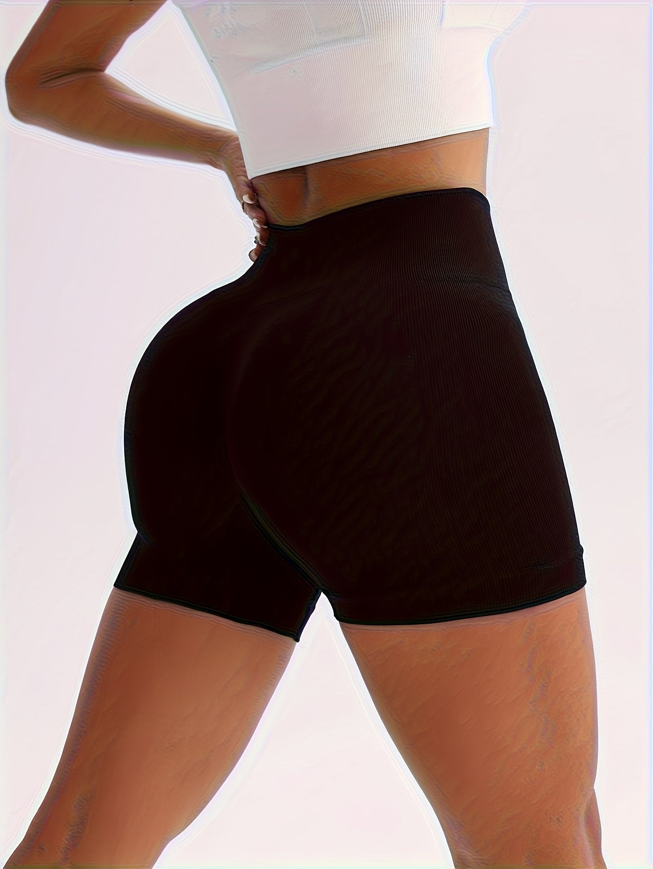New Seamless High-Waisted Peach Butt Yoga Shorts for Women, Perfect for Fitness, Running, And Sports, with a Three-Quarter Length.