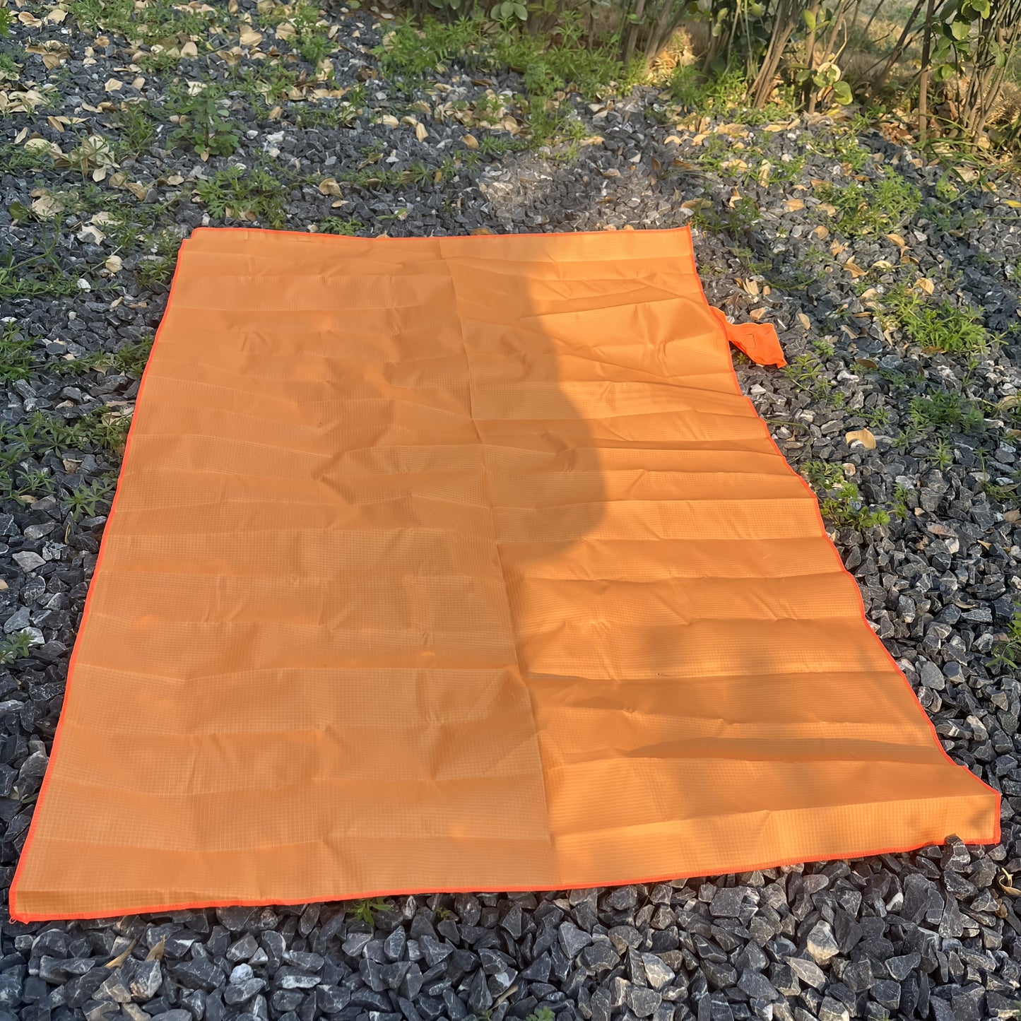 1pc Portable Camping Mat, Lightweight Outdoor Travel Pad, Mini Pocket Picnic Blanket, Suitable for Outdoor Activities Ground Mat, Durable Beach Towel, Foldable